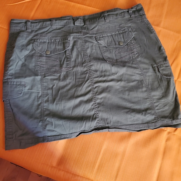 Green Khaki Skort - Picture 4 of 5